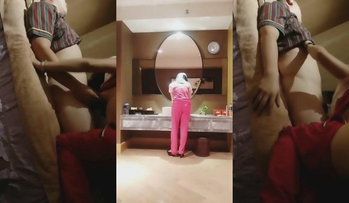 SAP女技师兼职某平台女主播一边工作一边偷拍给客人打飞机吹箫被摸奶子