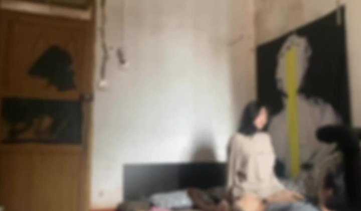 专操极品嫩妹大神『dogking』约炮05女高嫩妹，轻轻一操就哼哼唧唧的，一使劲儿感觉就操破了一