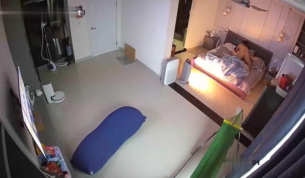 黑客破解家庭摄像头监控偷拍夫妻性事 ️边打游戏边操，边吹头发也可以操