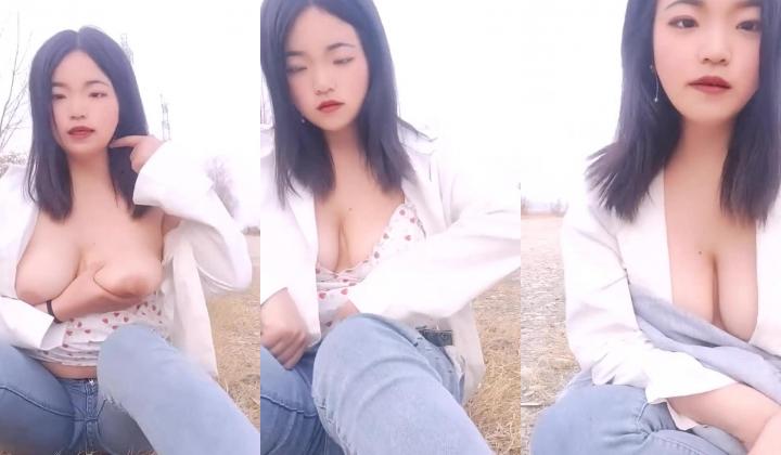 【户外】【茜茜小母狗】合集，户外露出刺激，高速公路，公交车站，男厕所~玩的就是心跳