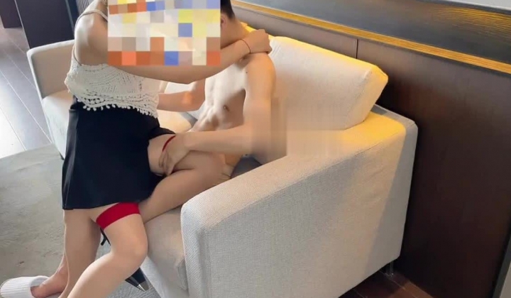 《极品反差 淫妻》价值千元顶级山东绿帽癖NTR淫乱夫妇【小气质】私拍诚邀各界实力单男3P露出相当
