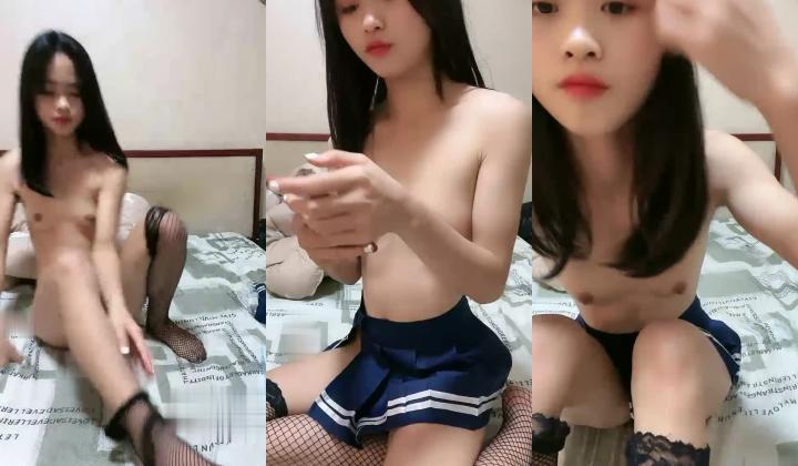 【一只小猪】年轻不大的长发黑丝妹子手指和道具自慰鲍鱼搞的湿漉漉的 卫生间尿一把