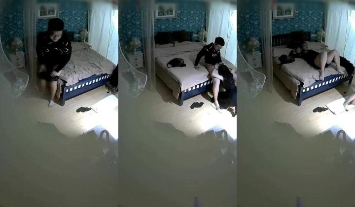 穿着很高大上的高跟连衣裙性感美女刚进房间就迫不及待拿出帅小伙的鸡鸡吸吮,接连要了2次,把男的都累瘫了!