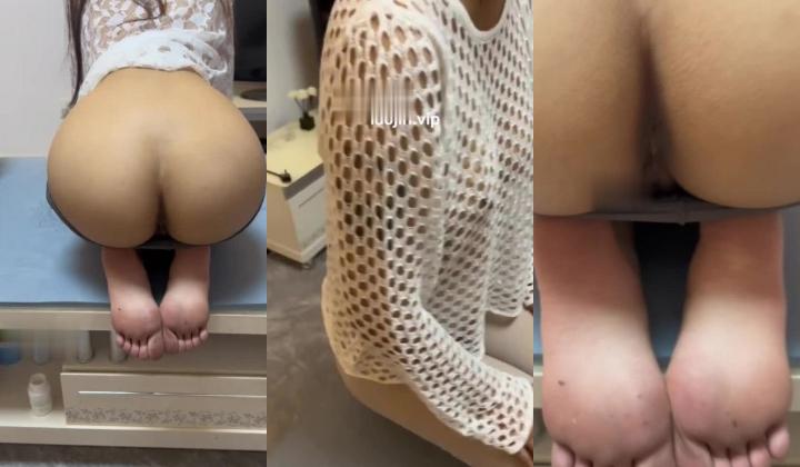 私拍精品，【摄影师系列-双女摄影作品】，双女少妇，家中蜜桃臀情趣装，特写私处