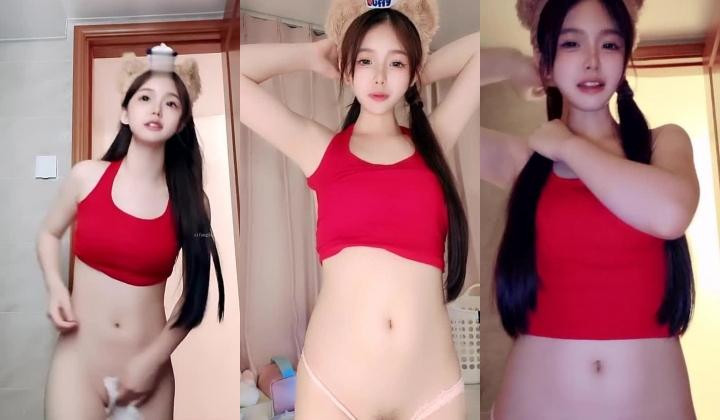 绝美校花女神，粉嫩嫩美少女【小懒猫】下海福利，全裸骚舞道具喷水，超诱人女体，满满撸点