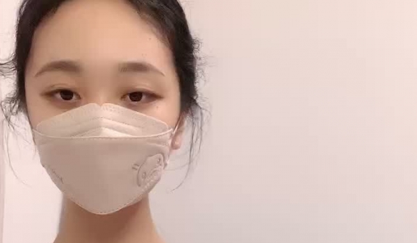 巨乳尤物女同小姐姐，女女爱爱，性感脱衣舞，半脱内裤大肥臀，倒上酸奶舔逼，穿戴假屌后入操