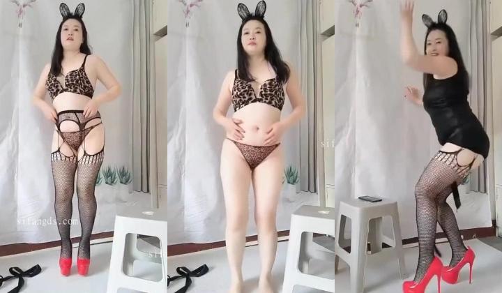 最新抖音泄密！熟女空必备！BBW白皙骚妻【孟楠】裸舞自慰搞屁眼性爱，各种蔬菜生活用品自慰喷水