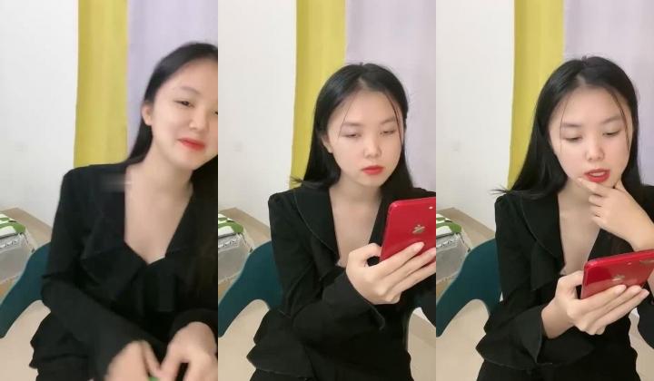 【清纯女大小瑜】超清纯小学妹不开美颜脸蛋挺精致三点全露挺粉，勾引男人这一套学得不错