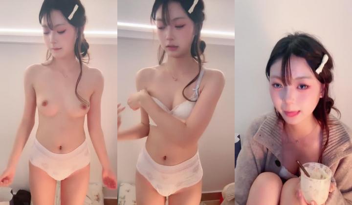 【小佳宝】超甜校花 美乳粉逼 很是清纯 沐浴 手势舞 掰穴自慰