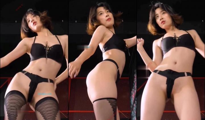 新维拉舞团顶流长腿女神【白晶晶】加密特超级版，各种高潮脸露逼露奶情趣劲曲艳舞挑逗，超级诱惑