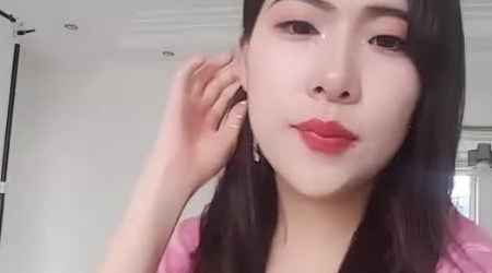 独家发布！极品女神思瑞光棍节福利大秀 咪咪丰满粉嫩超诱惑 一声呻吟就能引来一波礼物