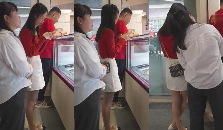 【步行街抄底】肉丝齐逼短裙YYDS，女仆装屁穴有点黑，白裙大长腿好棒，想把脸埋进白丝屁穴里猛吸