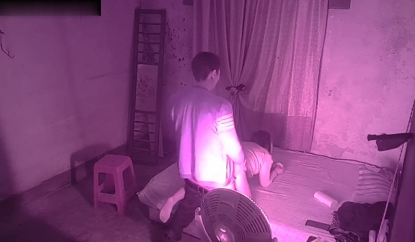 黑客破解真实流出待拆迁区100元快餐房打工男人的天堂，最耐看长发气质丰腴美少妇生意火爆，体位任你