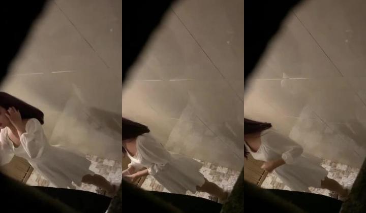 大神洗澡偷拍 学校浴室近距离偷拍学妹洗澡,胆量挑战训练