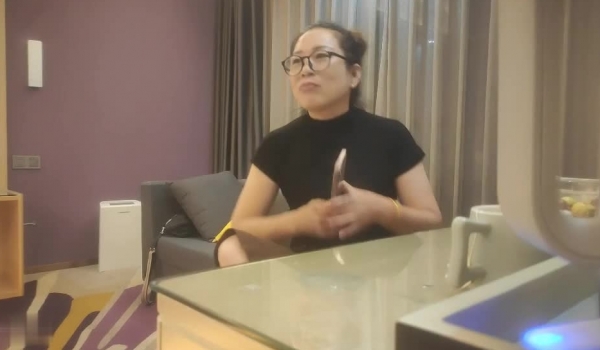 【良家故事】偷拍 网聊奔现 中年妇女收割机 眼镜骚妇！~~--两天都同一女 新人眼镜骚妇 攻陷好