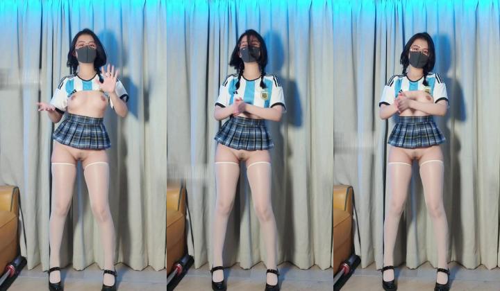 【极品资源】推特超火反差母狗【奶咪Naimi】最新订阅福利 可爱少女年末收官作品【世界杯裸舞+修女自插】制服情趣诱惑~裸舞肛塞哇塞