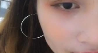 大耳环新人妹子自慰大秀 全裸自摸逼逼找了个东西捅菊花呻吟娇喘 很是诱惑不要错过
