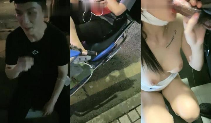 小骚货玩的真刺激，户外逼璃塞个跳弹勾引路边小哥哥，跑去肯德基的公共卫生间啪啪，口交大鸡巴捏着奶子