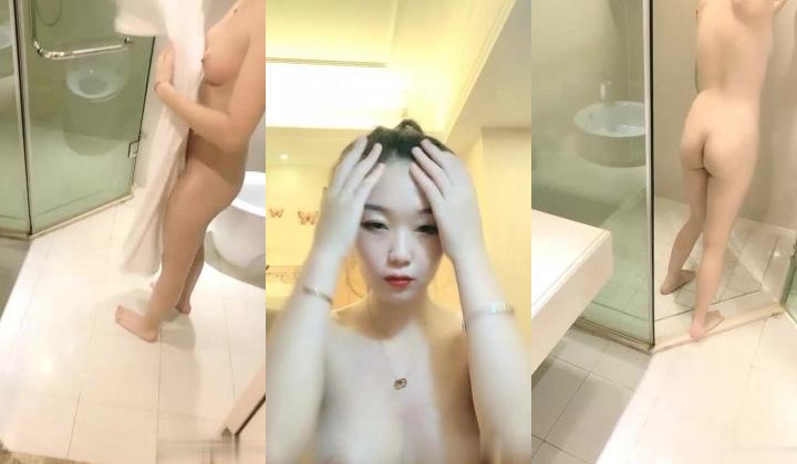 安琪拉i高颜值长相甜美粉嫩美乳妹子啪啪，张开双腿特写抽插猛操后入浴室洗澡