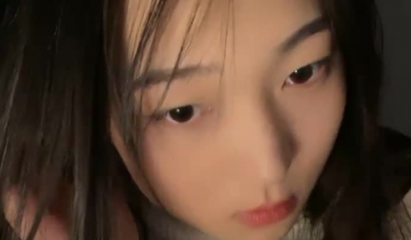 清纯在校生！超级可爱~【反差宝宝】下课后来直播了~超骚！凌乱的阴毛，粉嫩的小奶子~