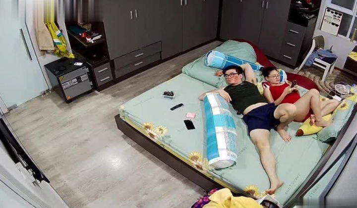 黑客破解家庭网络摄像头偷拍 有巨奶女友就是幸福