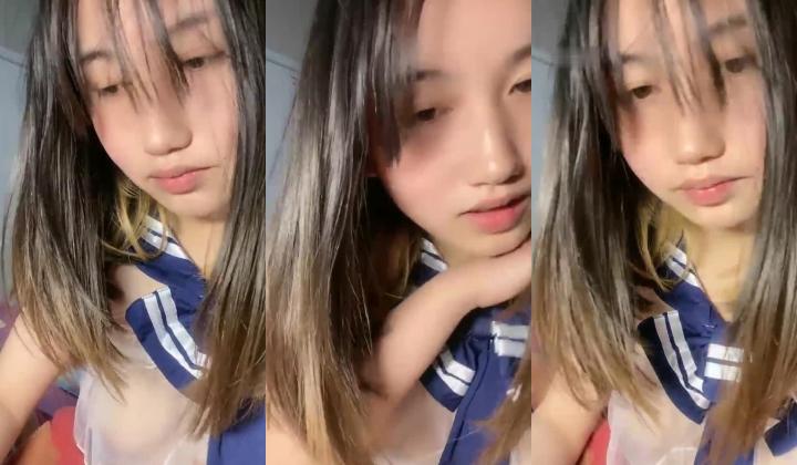 邻家小妹，19岁，颜值相当不错，【不是甜妹好烦啊】，表面是乖乖女，实际上很饥渴 深喉吃鸡被操