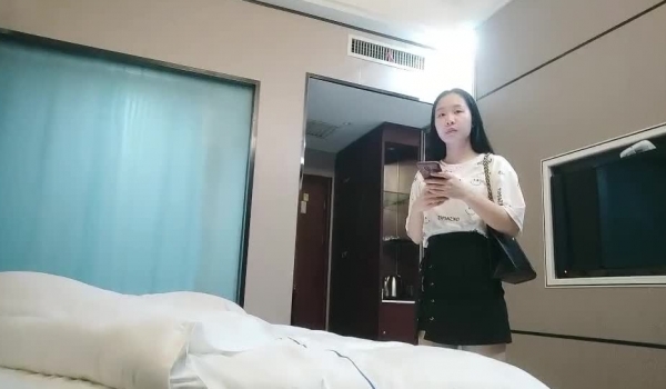 一代炮王疯狂的做爱机器【山鸡岁月】广撒网多选妞，一整天忙不停，美女不少选中极品美乳