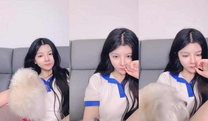 正宗馒头逼，【06妹妹】，极品名器，高颜值美少女，好肥美的鲍鱼，还是个人工白虎