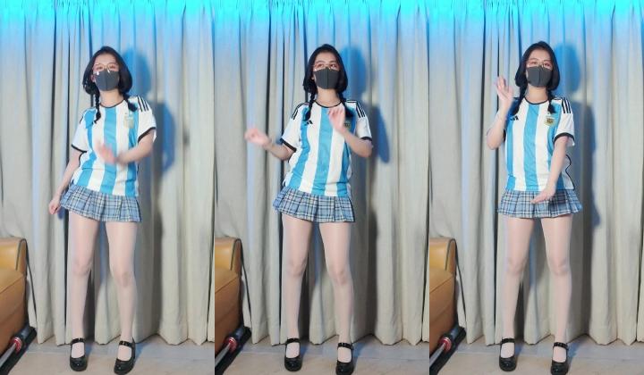 【极品资源】推特超火反差母狗【奶咪Naimi】最新订阅福利 可爱少女年末收官作品【世界杯裸舞+修女自插】制服情趣诱惑~裸舞肛塞哇塞