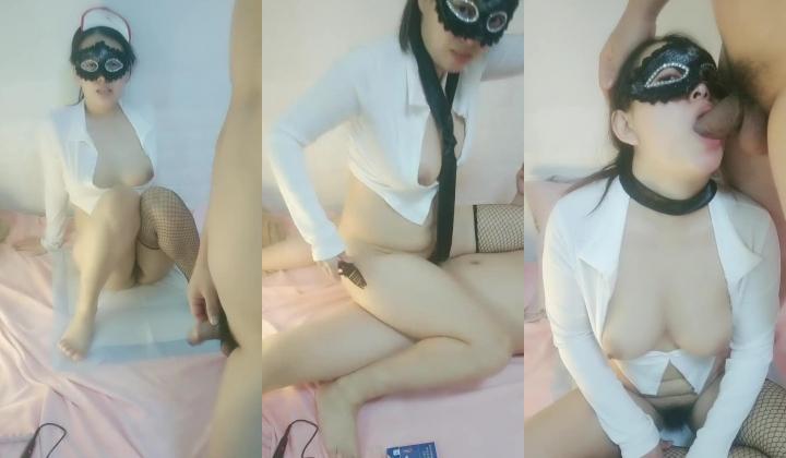 黑丝淫妻护士情趣黑丝诱惑，给大哥口交大鸡巴压在身下爆草抽插，让大哥冲逼里尿尿洗逼，玩的有点变态啊
