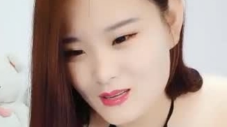 身材丰满 很有韵味的大奶骚货主播 穿着黑色情趣内衣 床上手指摩擦阴蒂 掰开小穴 手指插进逼逼自慰