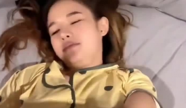 巨乳女友深喉吃鸡啪啪 在家被大鸡吧男友无套爆菊花操的奶子哗哗 娇喘连连 射了一奶子