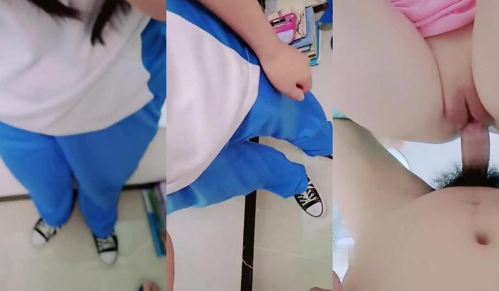 叔叔侄女乱伦 软磨泡硬忽悠在写作业的侄女一百块看美穴 插入鲜嫩饱满紧致白虎一线天裂缝太爽了