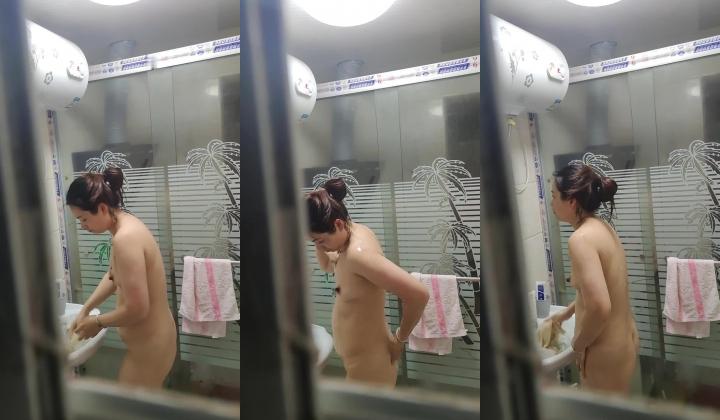 【浴室杂集】妹子洗澡偷拍合集，总有一款妳喜欢的 稀缺值得收藏