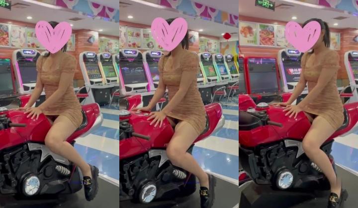 推特顶级露出艺术家极品身材反差嫩妹【奶味泡芙】私拍，各种户外露出电梯口做爱偶遇邻居