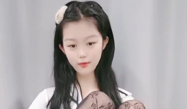 中国人不骗中国人！这两个是真的嫩【04萝莉】舔逼！喝尿！