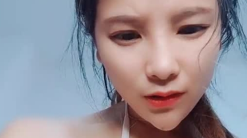 大奶妈咪情趣诱惑，露脸直播大秀，看奶水在滴答你心动了吗，淫声荡语互动撩骚，跳蛋塞逼里自慰特写展示