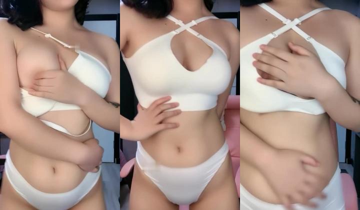 【美乳御姐】【奶巴】奶子很漂亮的姐姐直播间秀小白兔
