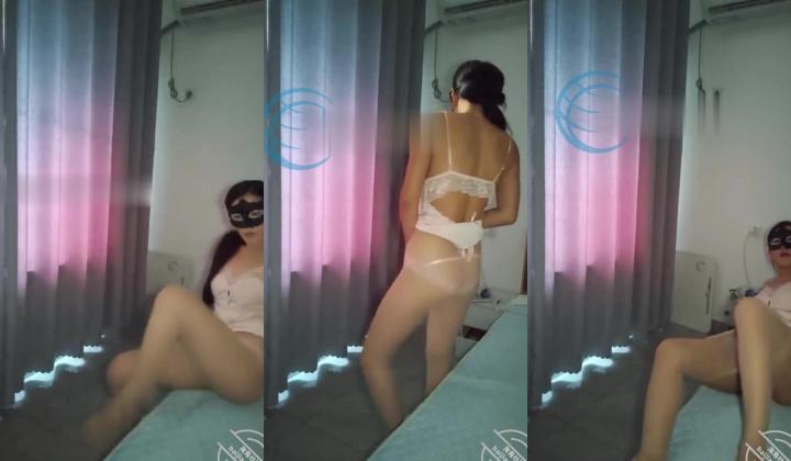 丝袜美腿爱好福音【爱穿丝袜的亲嫂子】人妻嫂子身材如此极品 穿上连体黑丝，完美尤物！喷了6次水，深