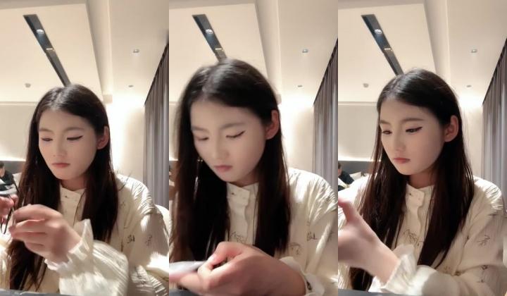 闷骚眼镜小迷妹【困】道具自慰，无套啪啪，尝试肛交后入，小母狗属性拉满