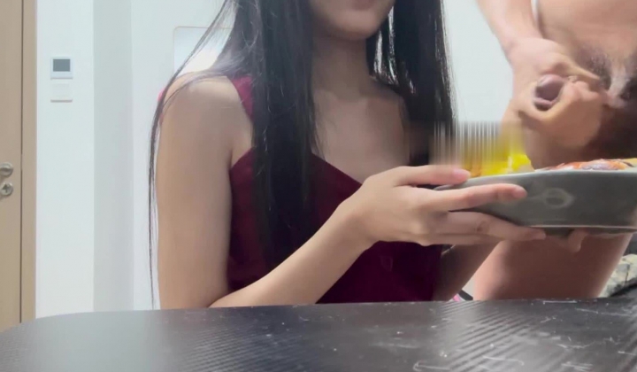 电报群VIP精液盛宴系列！乱伦变态老哥调教母狗堂妹2部，口交取精面包加精+精液布丁
