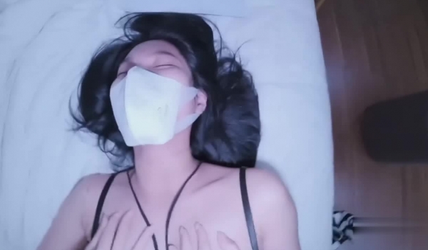 越南骚浪反差妹「Miuzxc」深夜在家穿着情趣黑丝内衣偷情男邻居无套外射