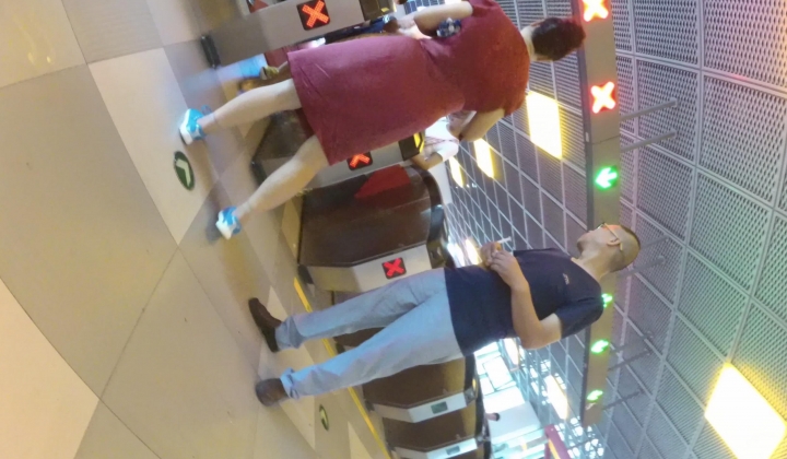 【4K】白色蕾丝短裙包裹的丝袜裙底