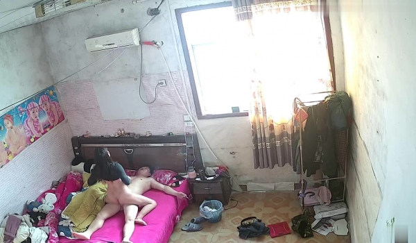 【极品稀缺 ️破解摄像头】大肚男花样后入娇妻 疯狂骑乘 顶操内射骚逼白浆流出 多姿势肆意啪啪