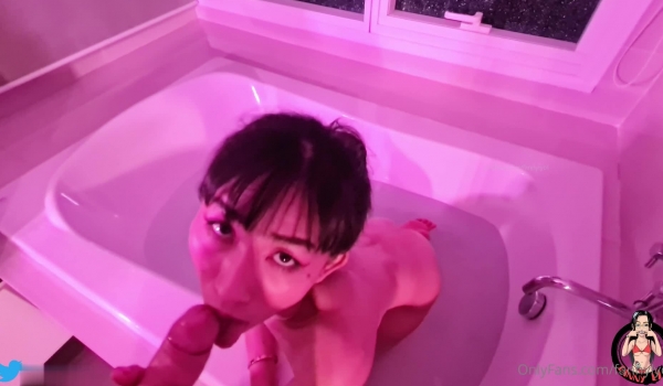 华人网黄刘玥闺蜜「Fanny Ly」「李月如」OF私拍 鸳鸯浴前先给白大屌来一发口爆