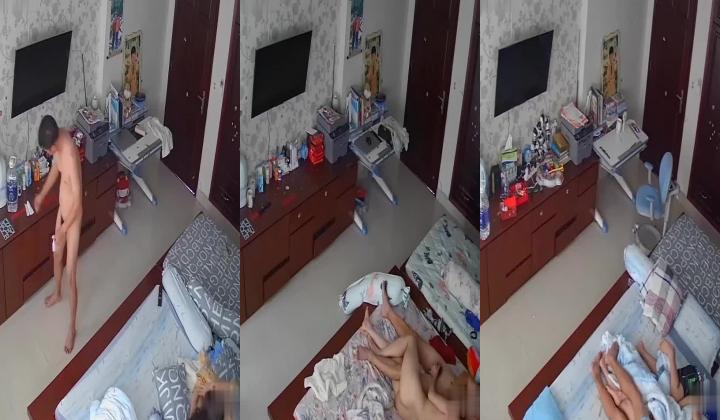 中年大叔和美女老婆大中午的来一炮鸡巴就是硬不起来老婆很不满第二次儿子在旁边和老婆偷偷的操竟然硬起来把老婆操舒服了