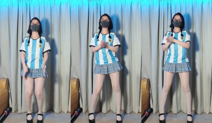【极品资源】推特超火反差母狗【奶咪Naimi】最新订阅福利 可爱少女年末收官作品【世界杯裸舞+修