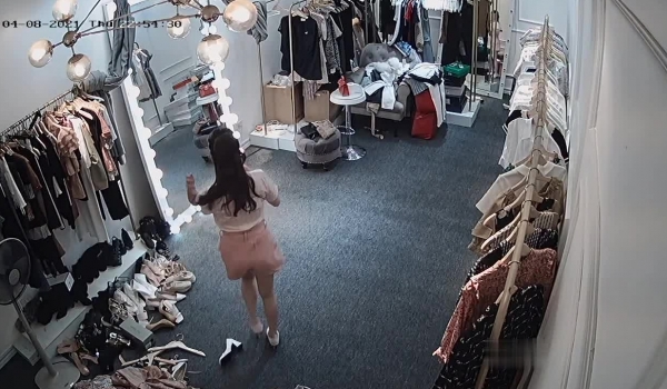 亲自打版试衣的极品波霸老板娘看一次撸一次
