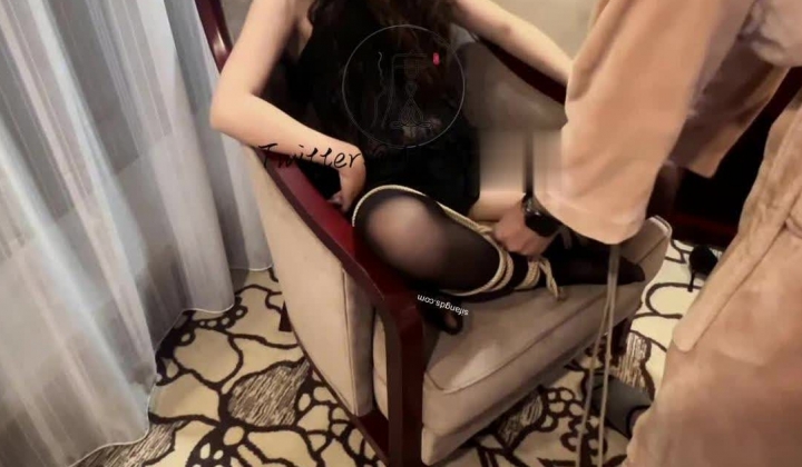 线下调教私拍福利，绿帽调教，【渡先生】，红衣长裙 黑衣玫瑰肛塞捆绑，蓝衣女仆装