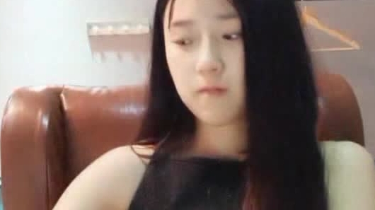 96年学舞蹈的箩莉系超可爱萌妹子主播直播无内一字马,可解锁尝试各种新奇姿势